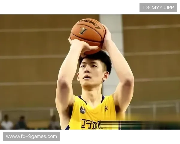 辽宁队小将张陈治锋对位周琦，攻防两端展现潜力。